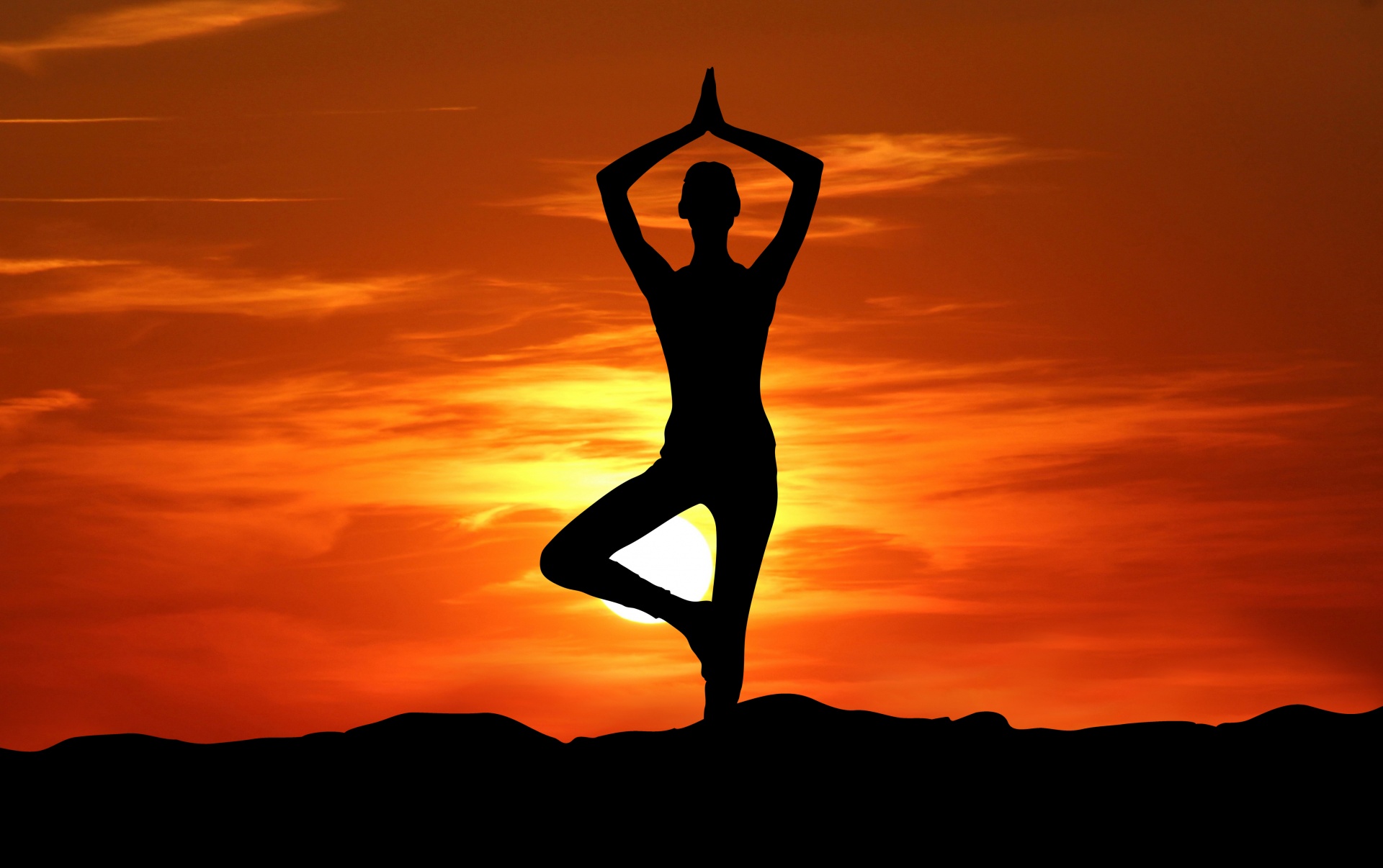 https://www.publicdomainpictures.net/pictures/250000/velka/yoga-silhouette-sunset-meditation.jpg